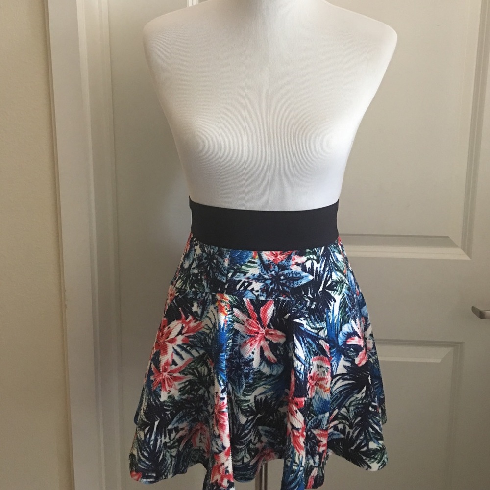 UNIQUE MARILYN MONROE BRAND SKIRT!